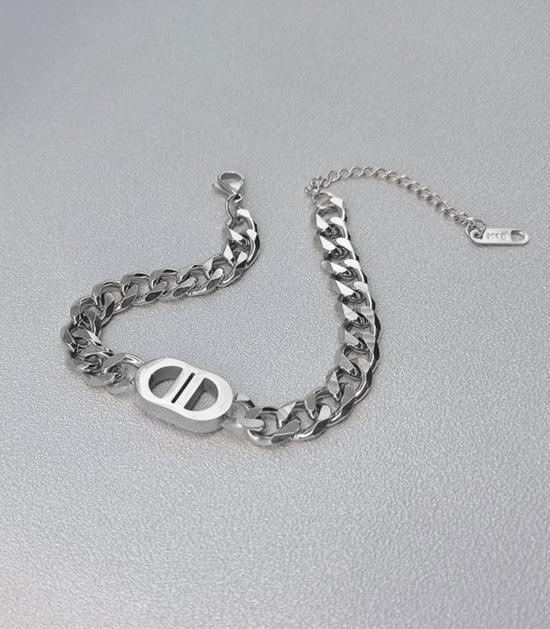 Brazalete silver letter