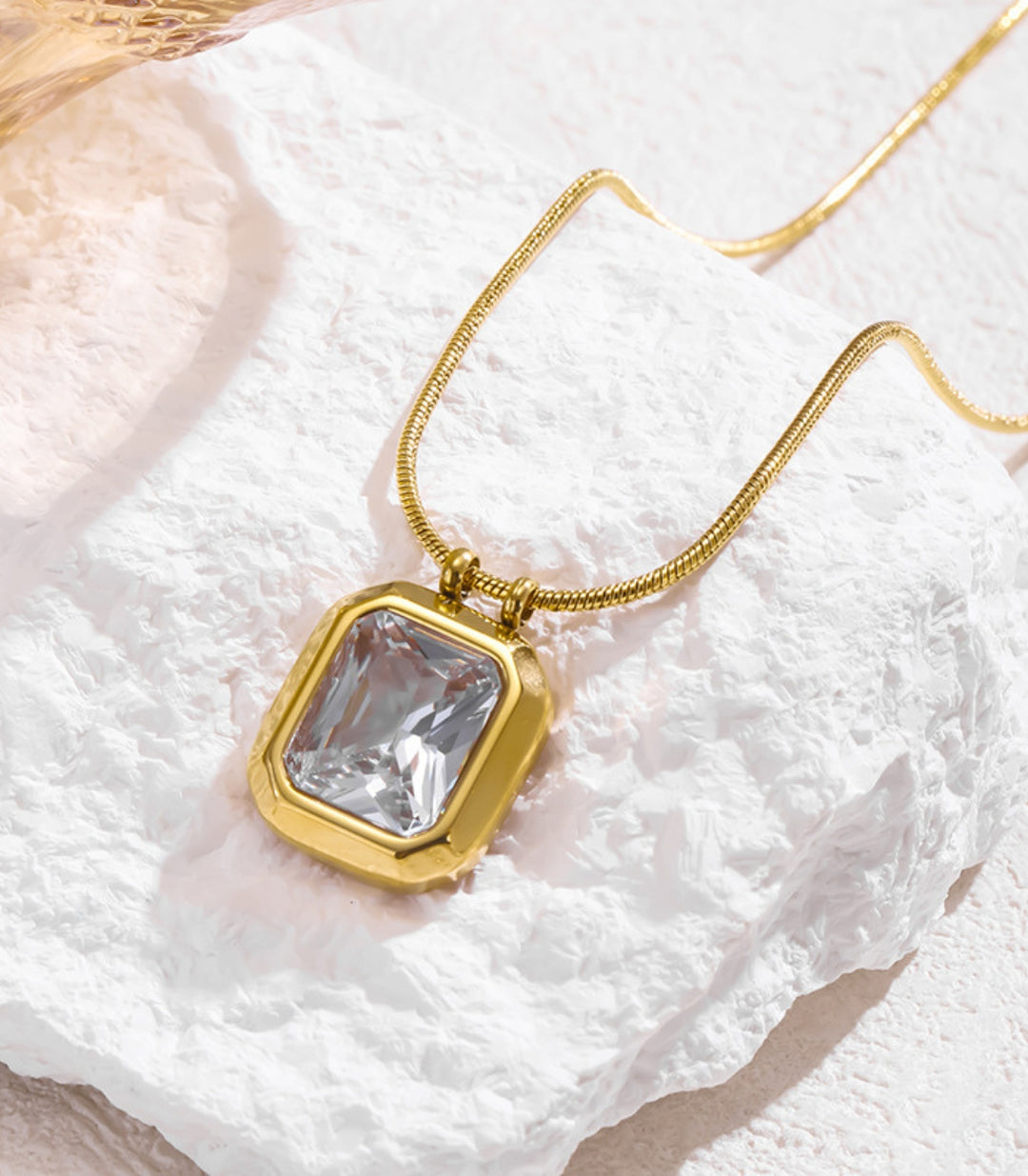 Collar white square