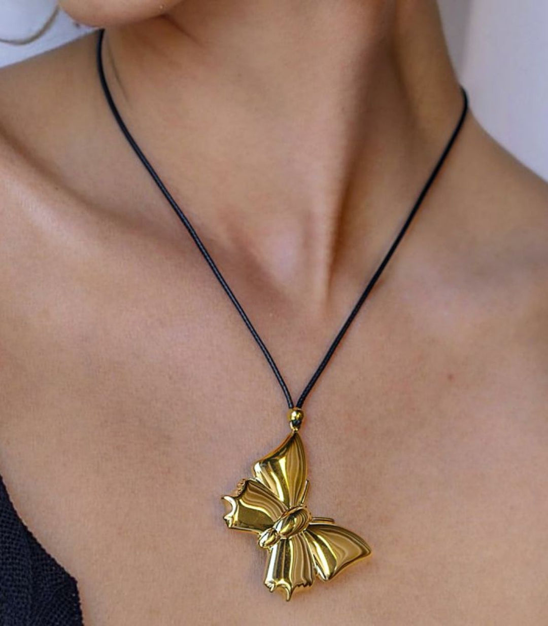 Collar mariposa