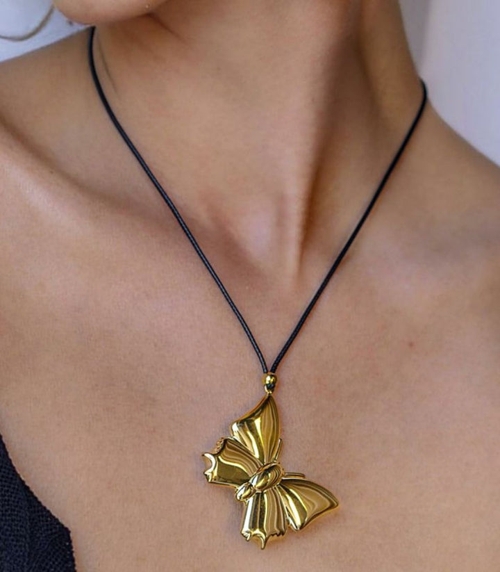 Collar mariposa