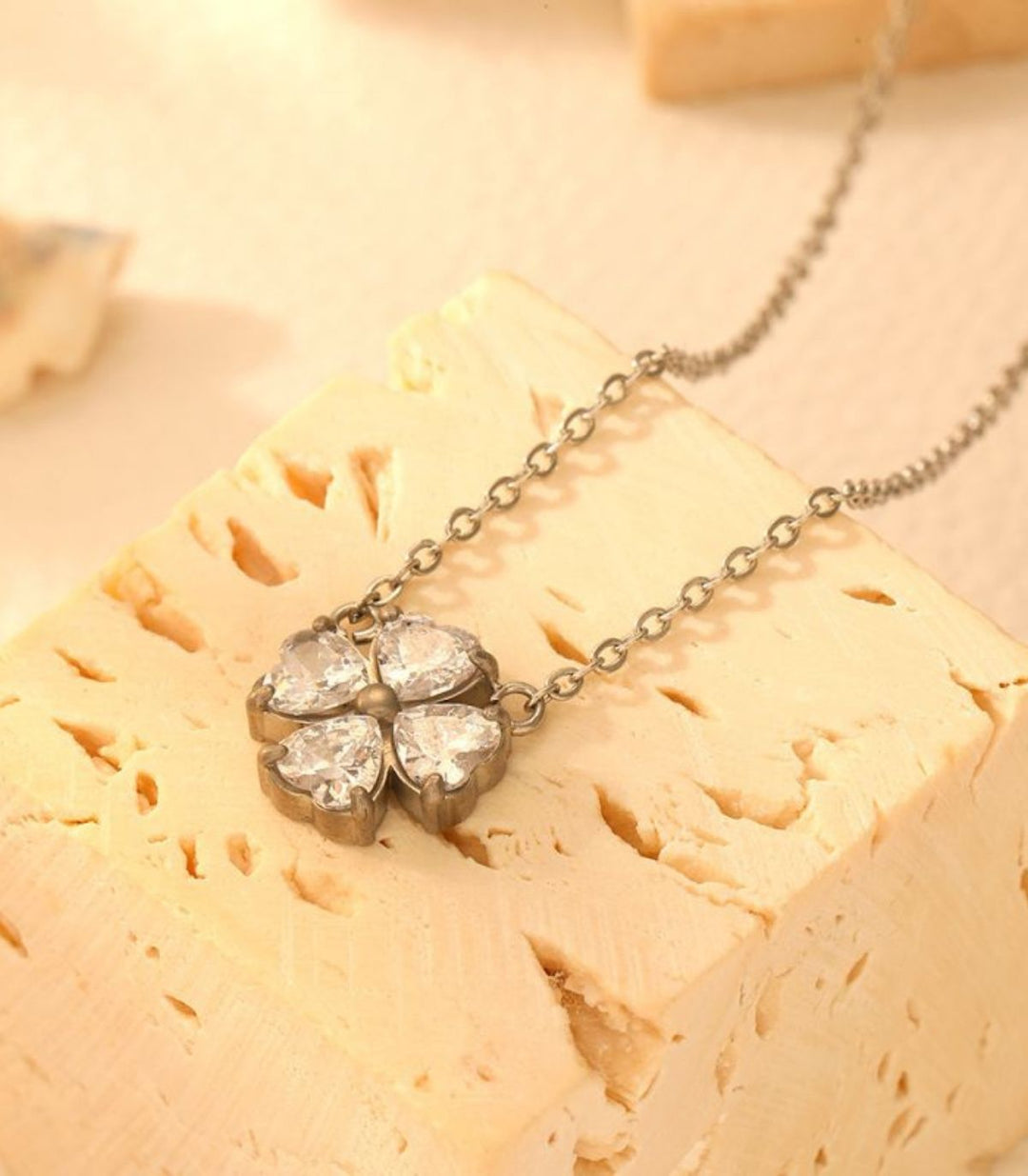 Collar silver diamond petal