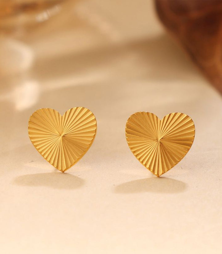 Aretes love dorados