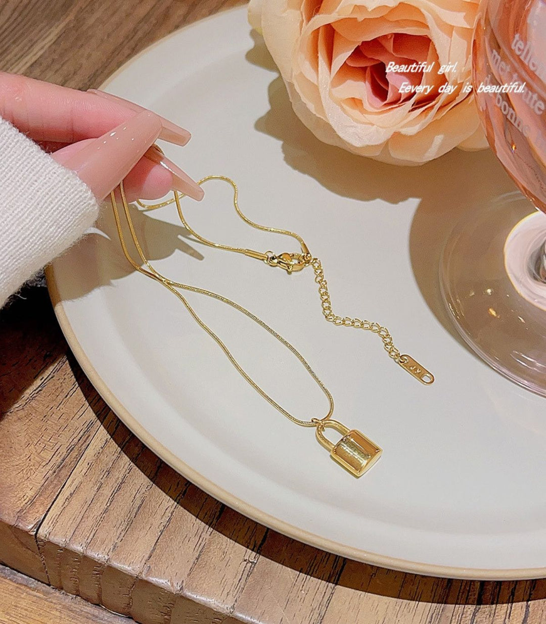 Collar con candado