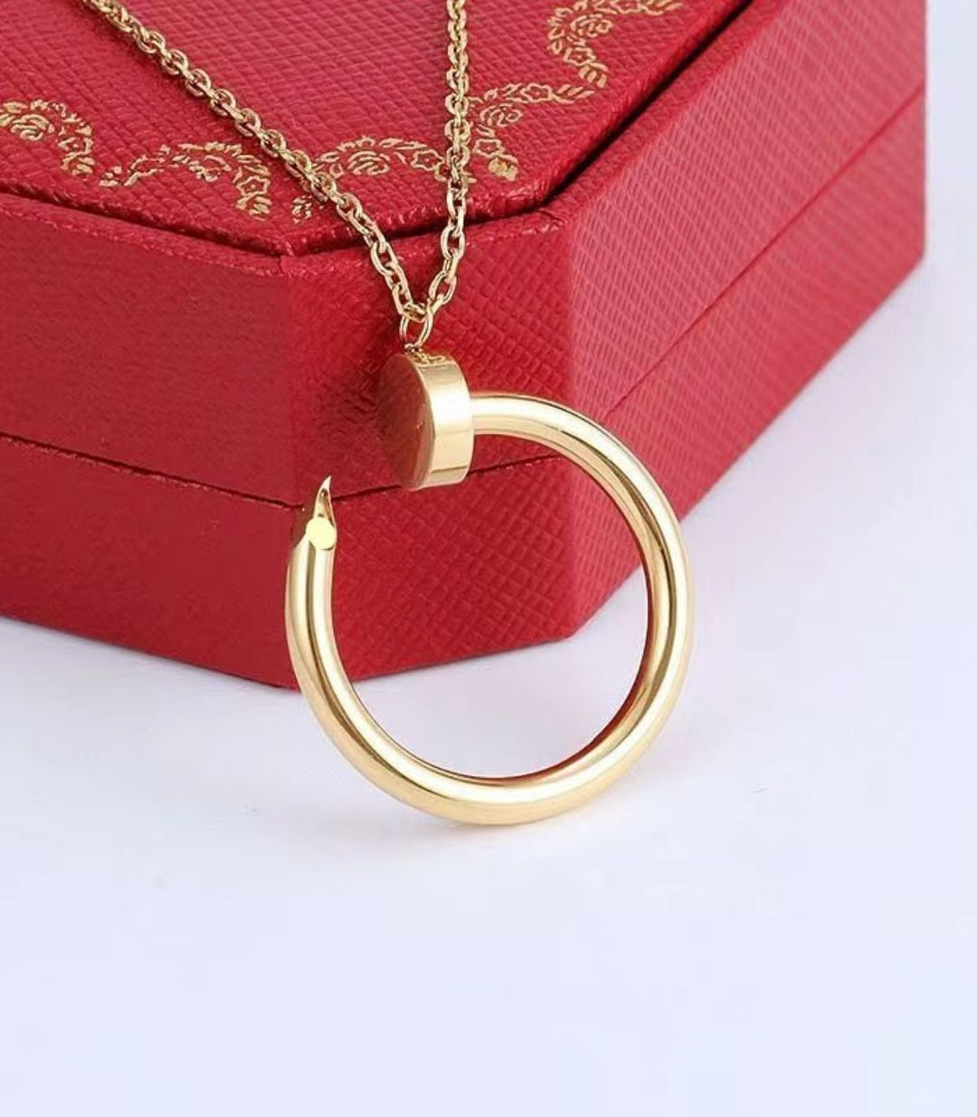 Collar gold clavo