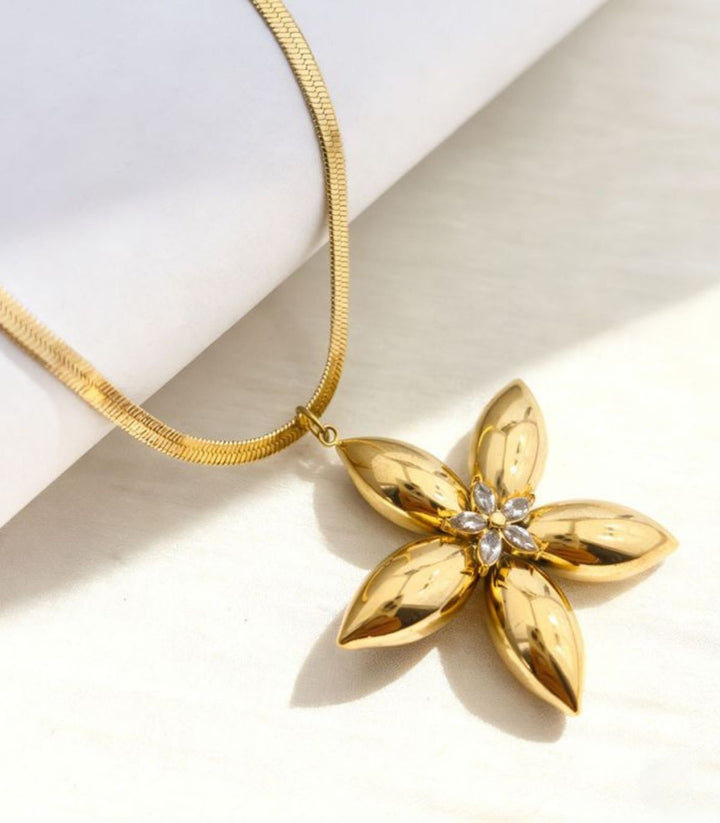 Collar diamond flower