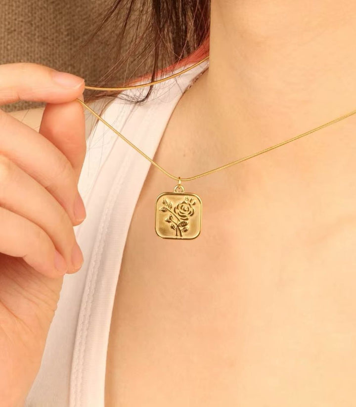 Collar square flower