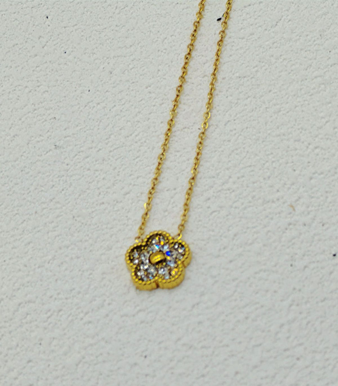 Collar five leaf clover
