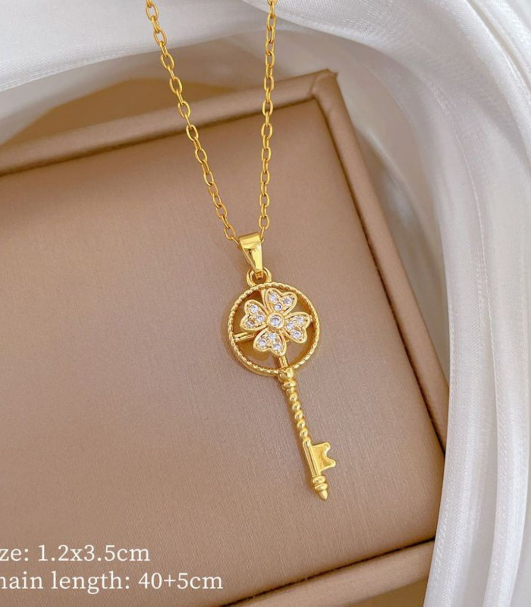 Collar llave con zirconias