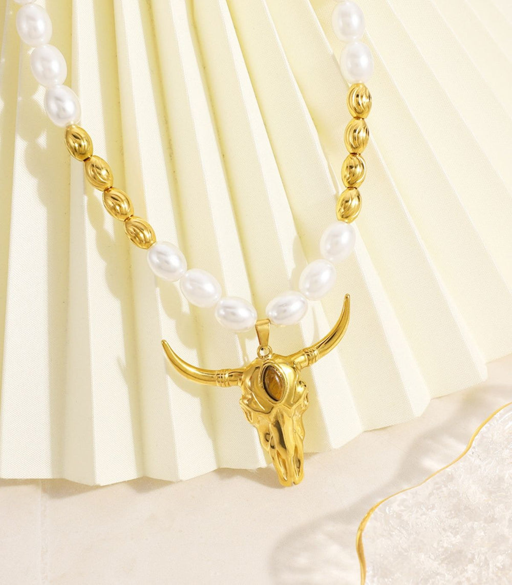 Collar pearl beaded bull