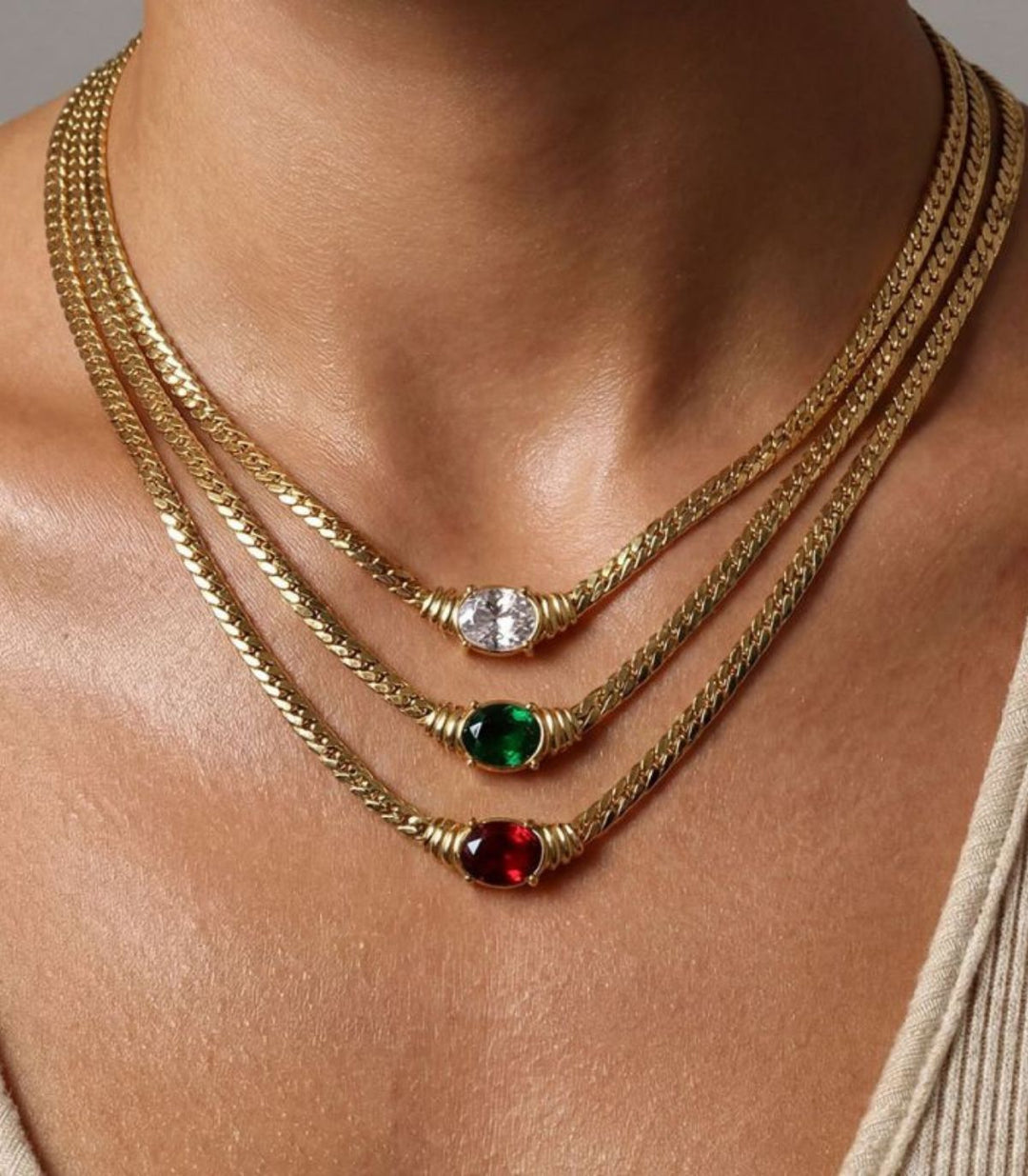 Collar green oval