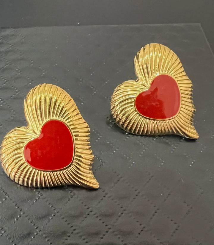 Aretes corazón dorado y rojo