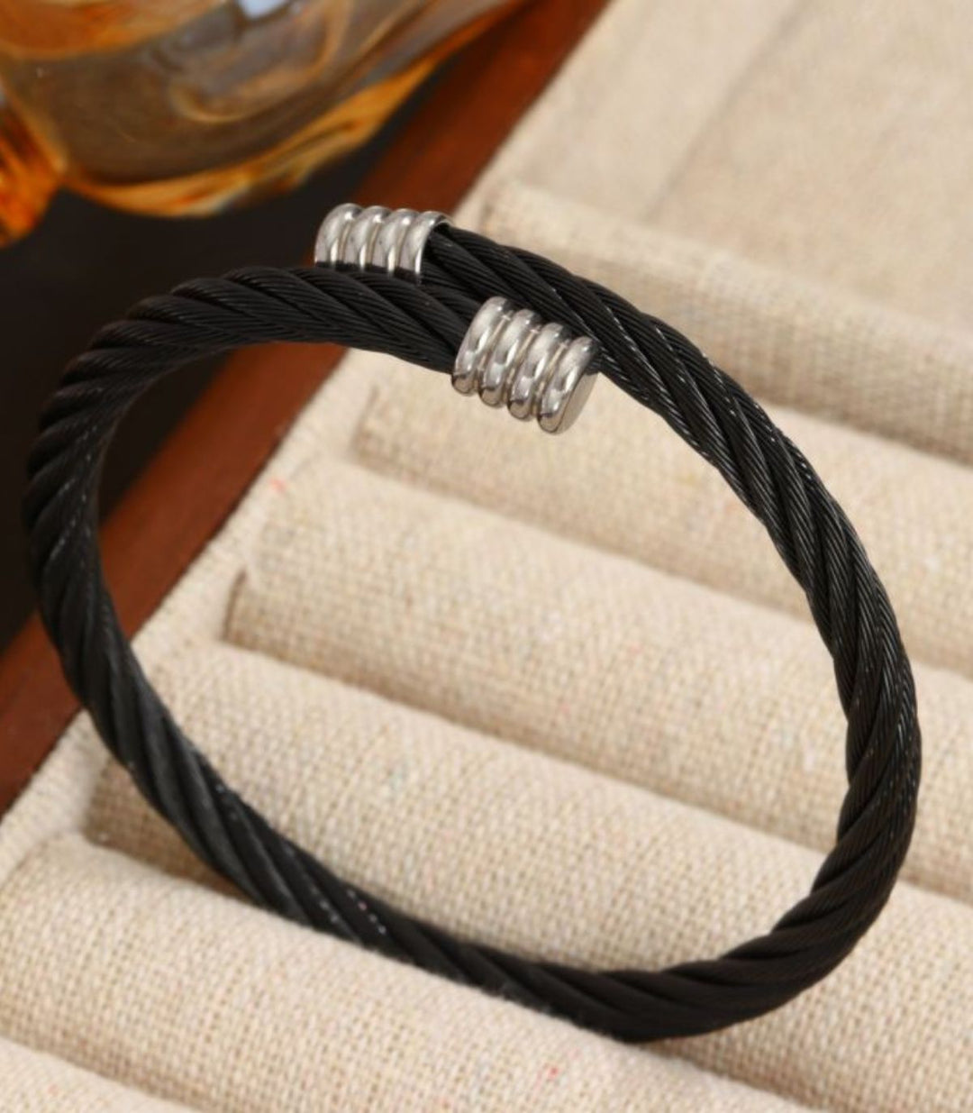 Brazalete negro abierto hombre
