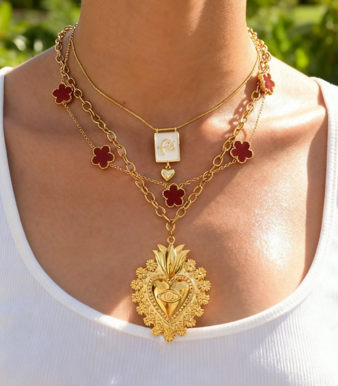 Collar heart eye