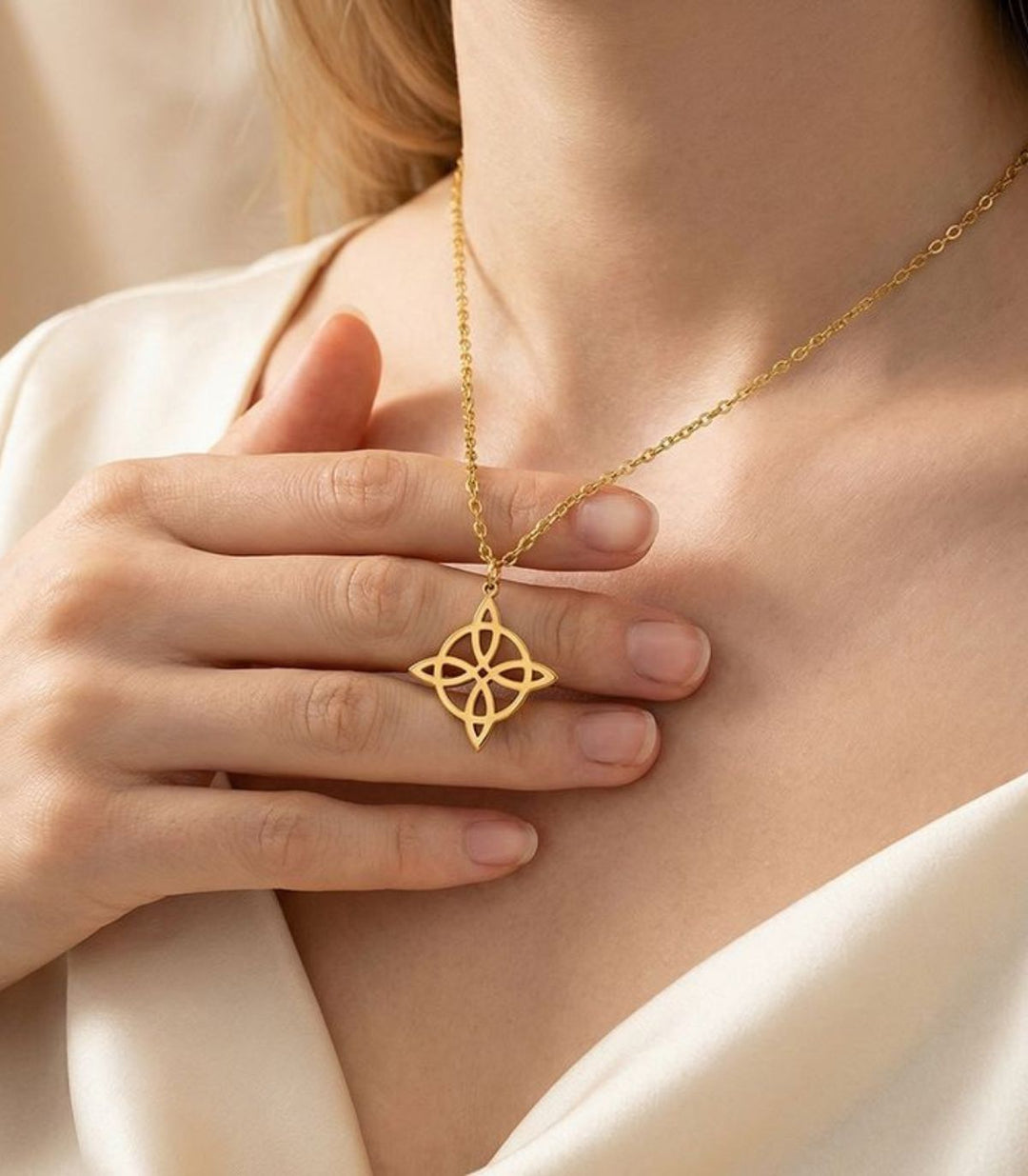 Collar 3 witch's knot