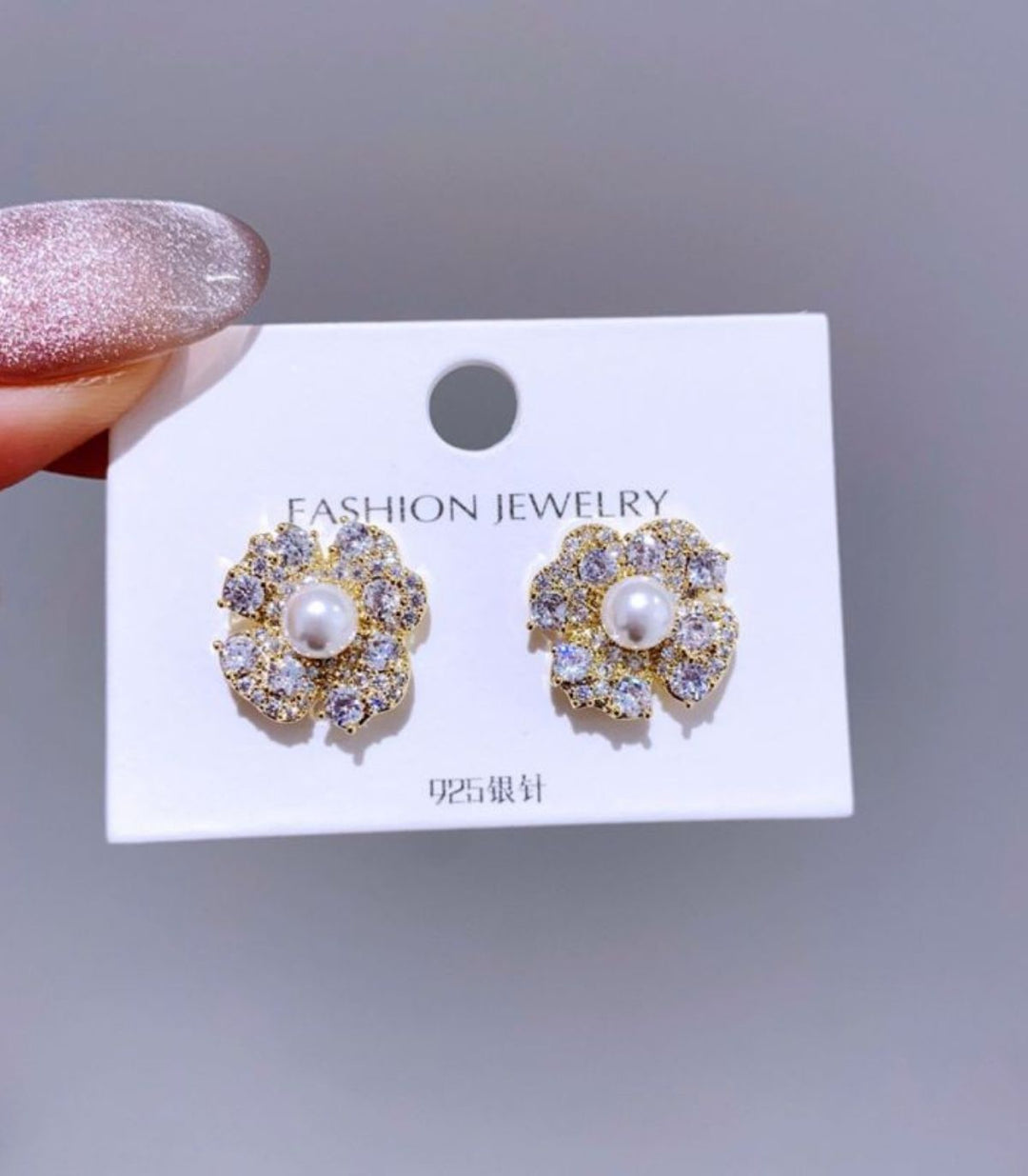 Aretes gold diamond encrusted flower