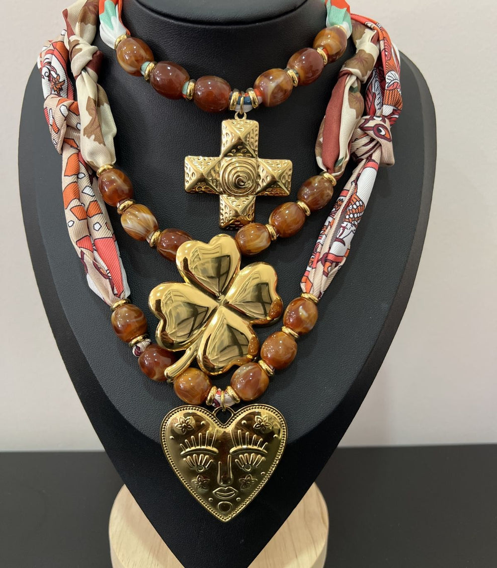 Collar printed clover acrylic beaded