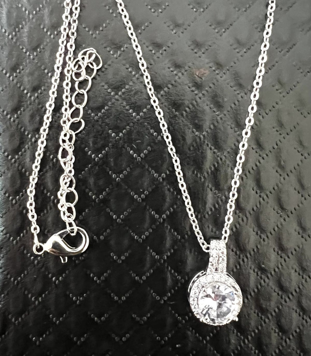 Collar silver diamond round