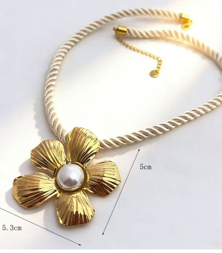 Collar flor con perla