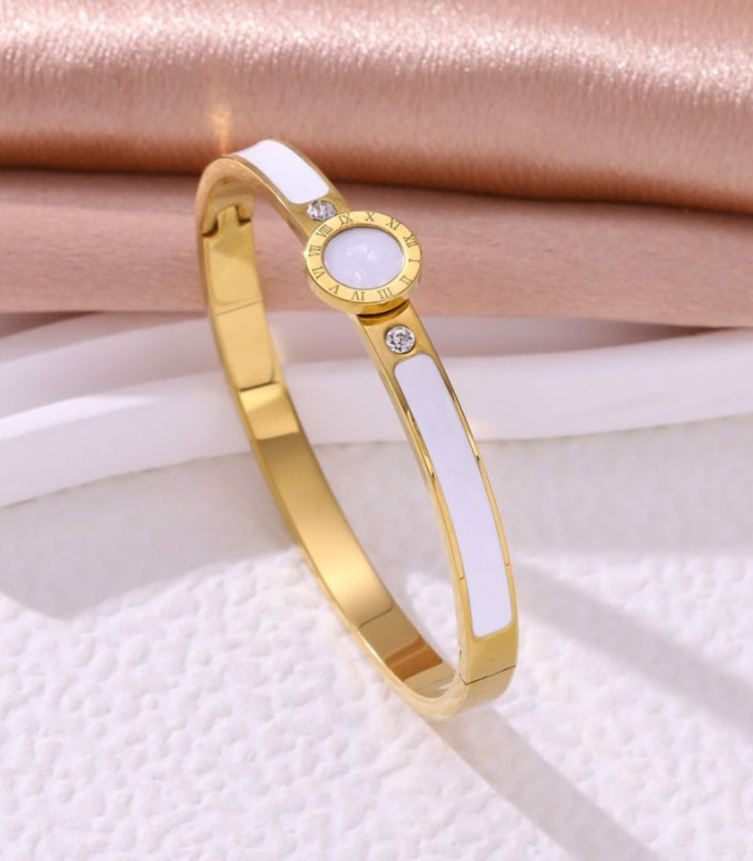 Brazalete White Roman Numerals