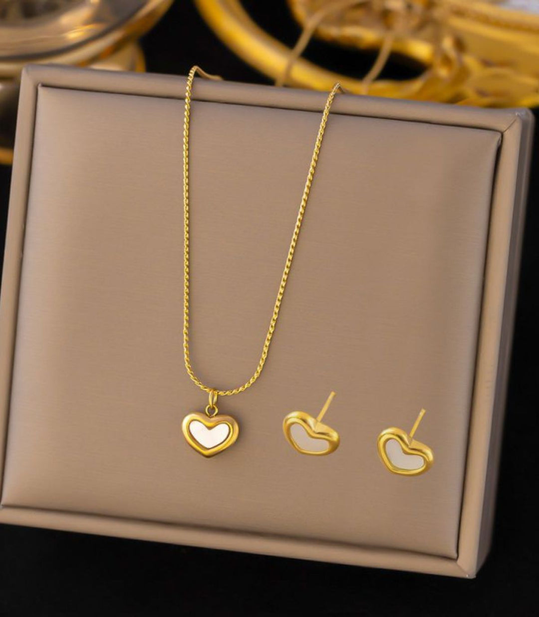 Collar set corazones blancos