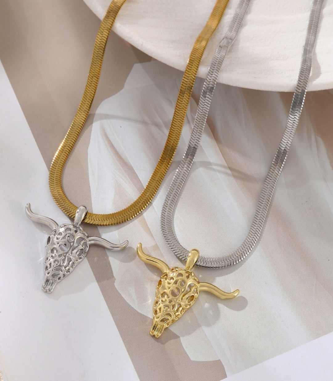 Collar Dorado Toro Plata