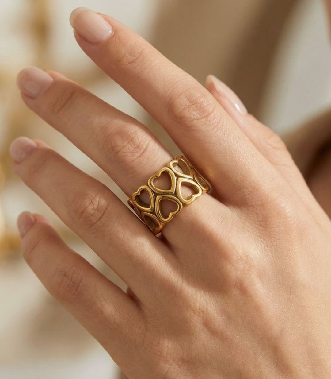 Anillo Dorado Doble Corazones 7