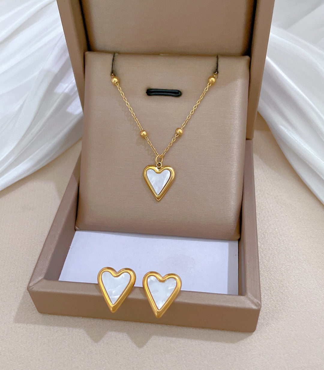 Aretes Corazón Madre Perla