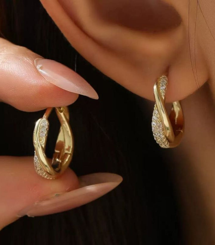 Aretes Zircon Twisted Hoop
