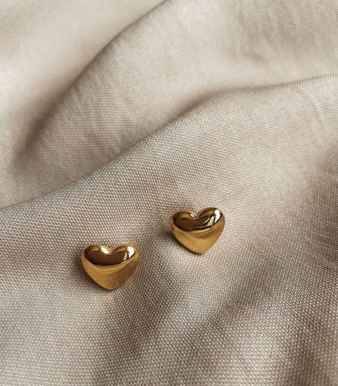 Aretes corazón mini dorados