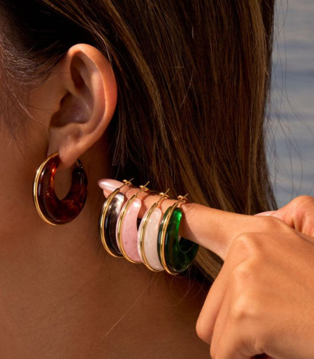 Aretes Brown Resin Round