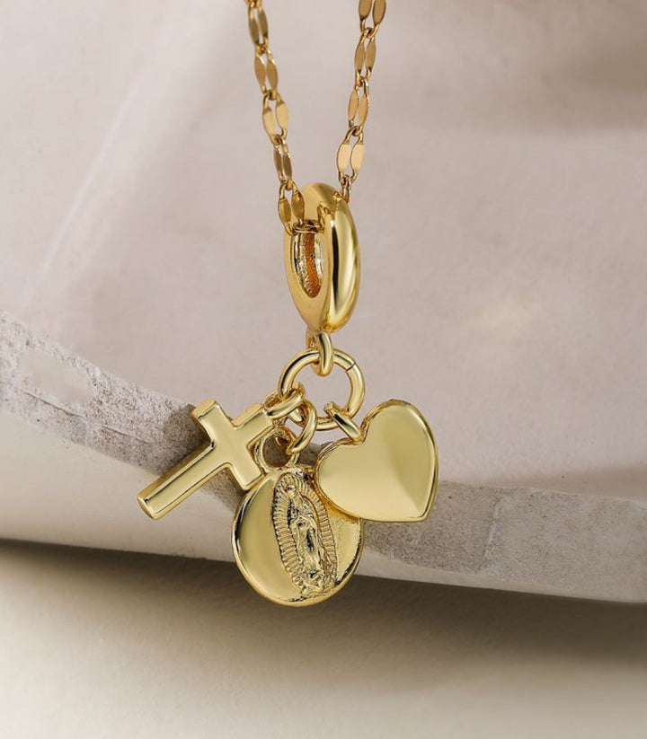 Collar Virgen Corazón 18K