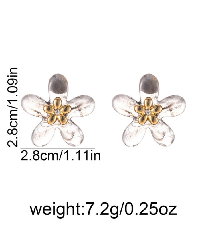 Aretes White Flower Stud