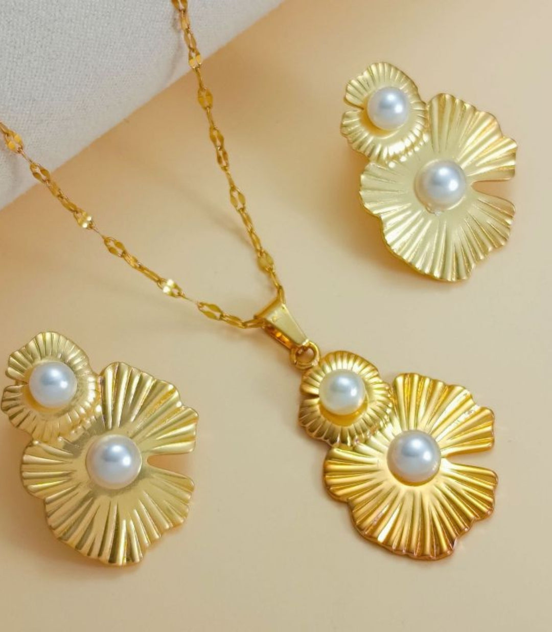 Collar y aretes set pearl flower