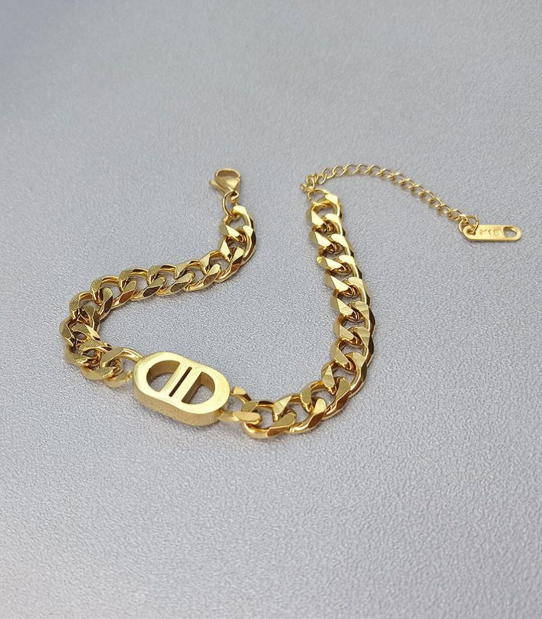 Brazalete gold letter
