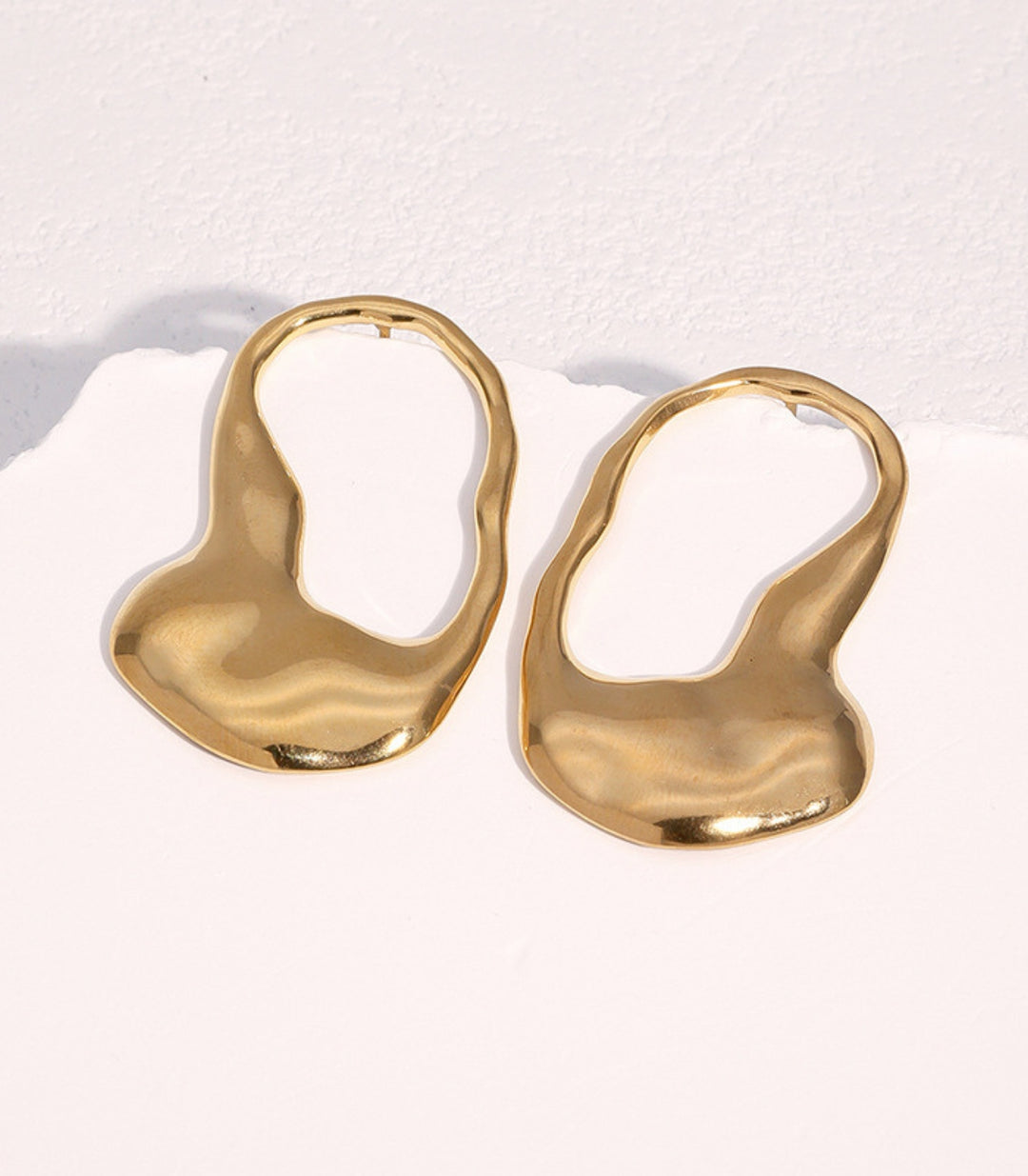 Aretes dorados maxi irregular