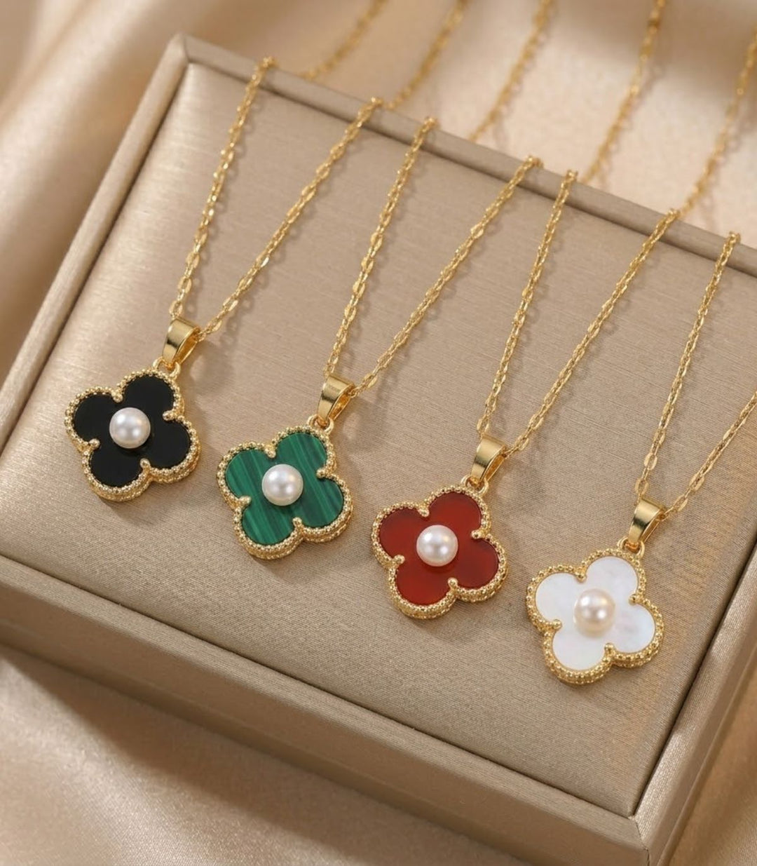 Collar Flor Verde con Perla