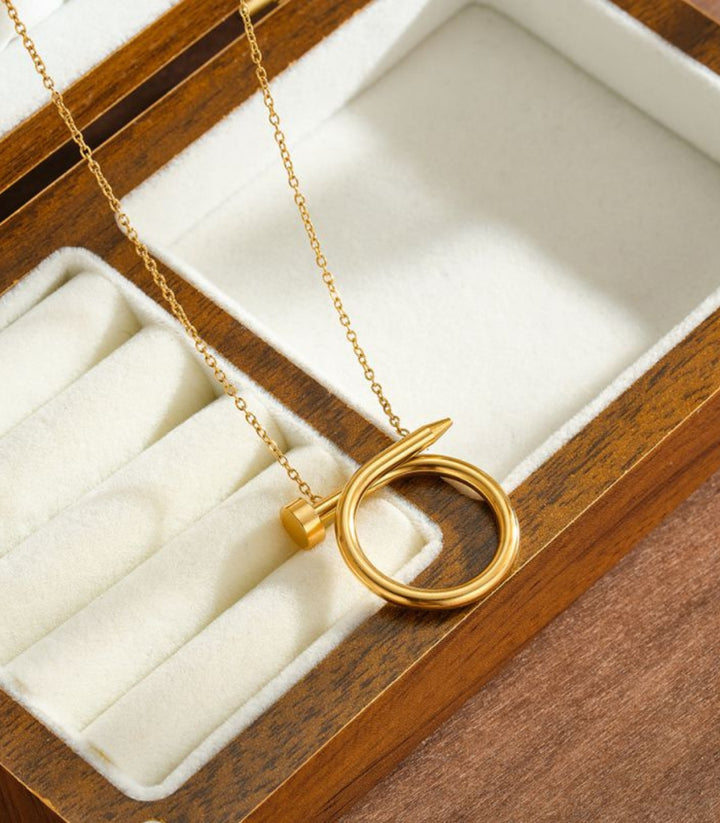 Collar Twisted Nail Shape
