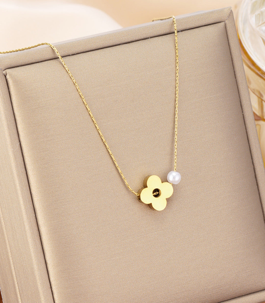 Collar Flower Faux Pearl 18K