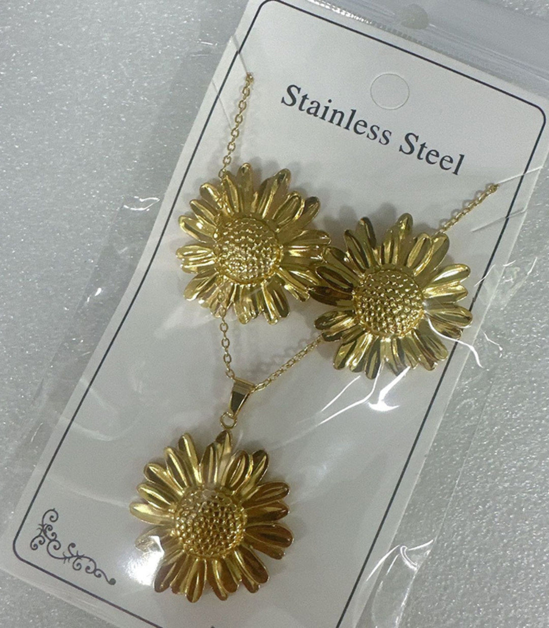 Collar y aretes set margaritas