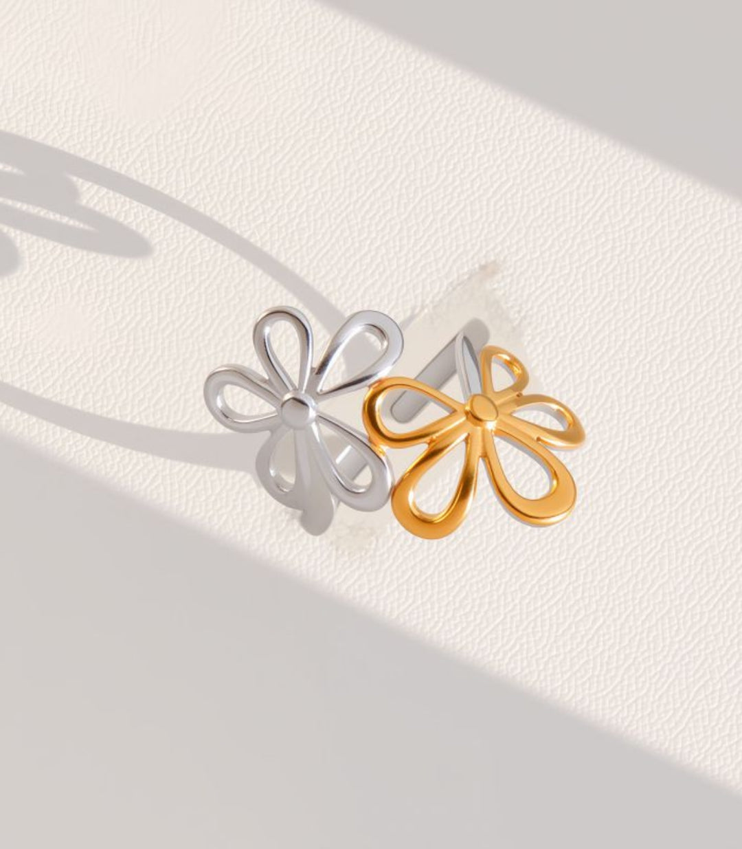 Anillo flores bicolor