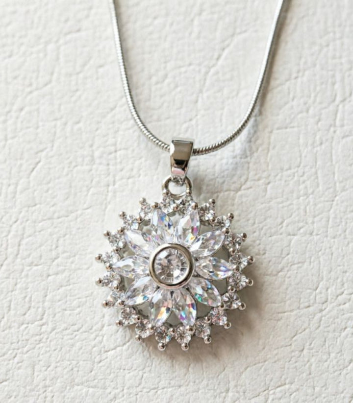 Collar Flor con Zirconias Plata