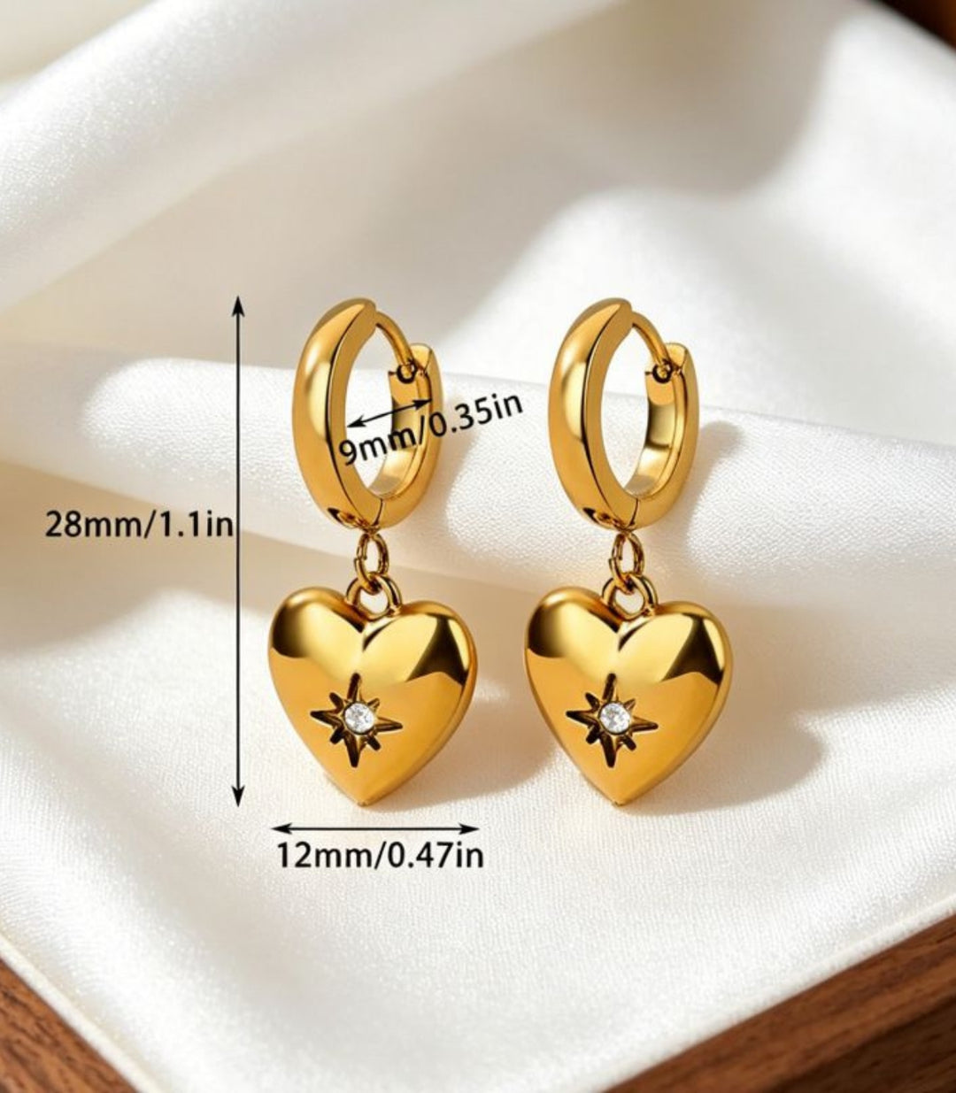Aretes Gold Heart Hoop