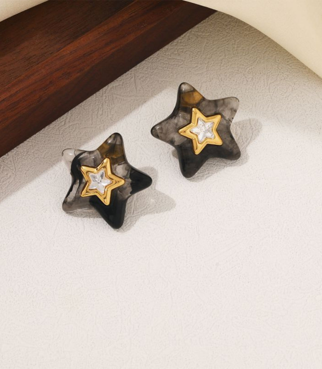 Aretes Black Resin Star