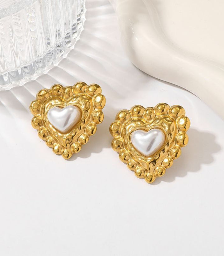 Aretes heart shaped