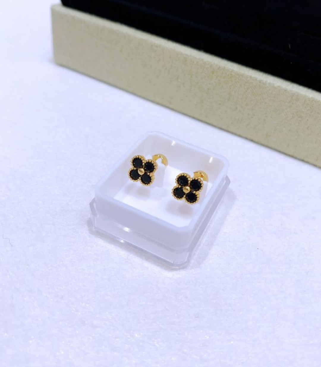Aretes mini clover negro