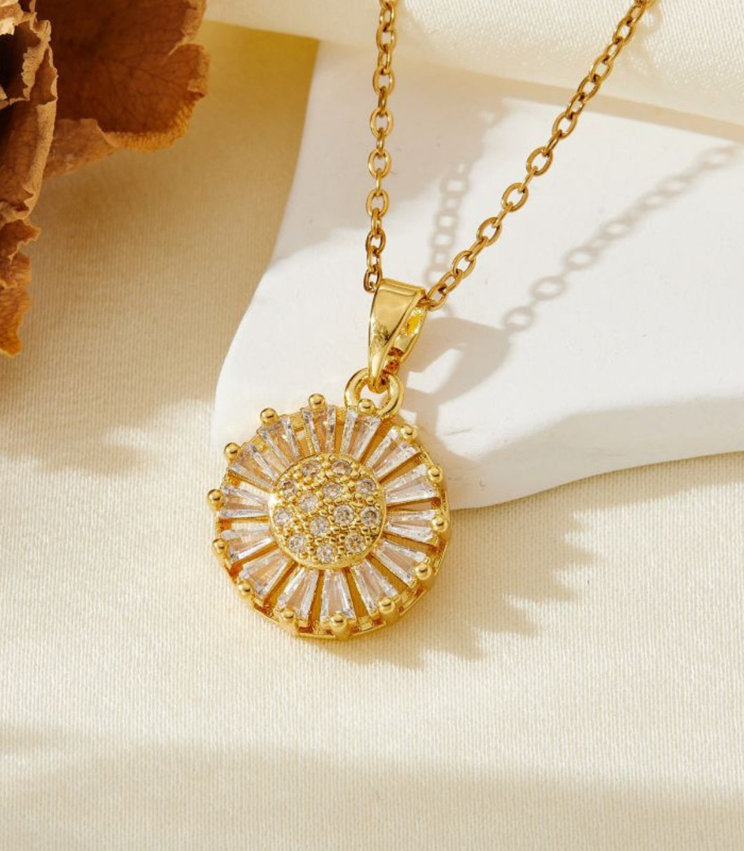 Collar gold diamond sunflower