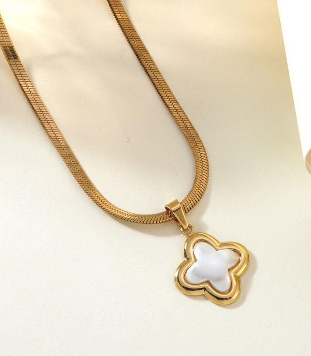 Collar clover perla