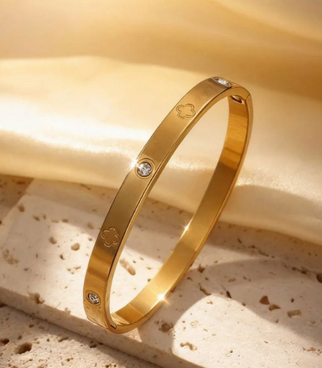 Brazalete Dorado Zirconia Clover