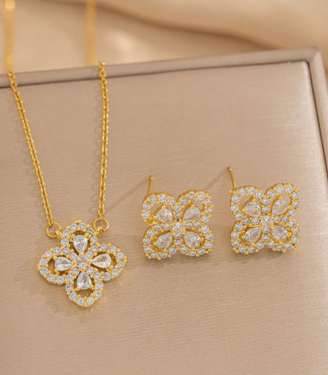 Collar set dorado clover