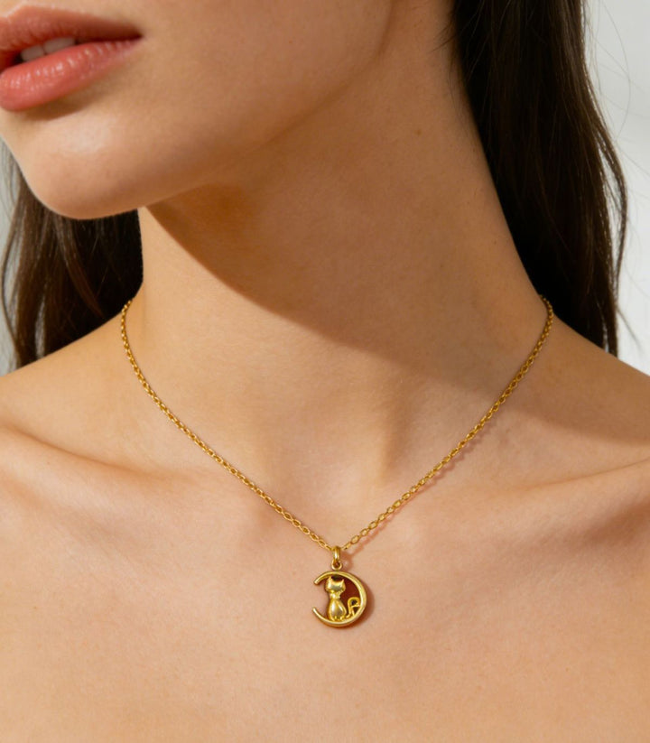 Collar Hollow Moon Cat